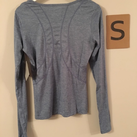 Reebok Workout Shirt - Picture 2 of 5